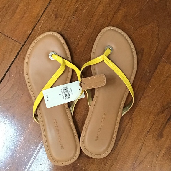 New Banana Republic yellow thong sandals. - Picture 1 of 4